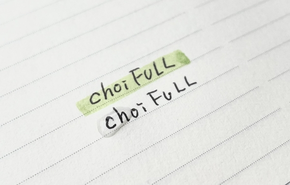 油性インクボールペンで書いた「ChoiFULL」の文字の上からマーカー⇒文字がにじまない、水を垂らす⇒文字がにじまない