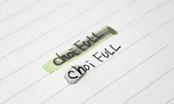 ゲルインクボールペンで書いた「ChoiFULL」の文字の上からマーカー⇒文字がにじむ、水を垂らす⇒文字がにじまない