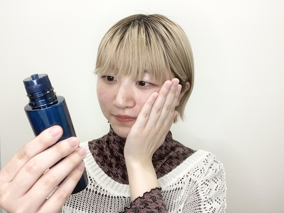 choiFULL編集長 小熊千晴（くまちゃん）　が米肌　肌潤化粧水を使用