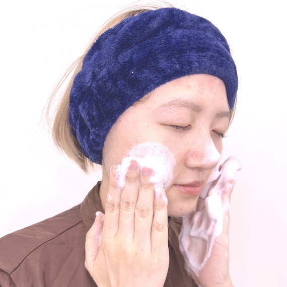 choiFULL編集長 小熊千晴（くまちゃん）洗顔シーンのイメージ