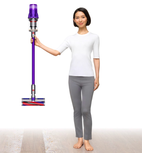 Dyson V12 Detect Slim Absolute (SV46 ABL)の軽さを表現している様子。