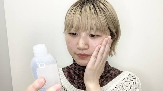 choiFULL編集長 小熊千晴（くまちゃん）が　IHADA 薬用しっとり化粧水を使用